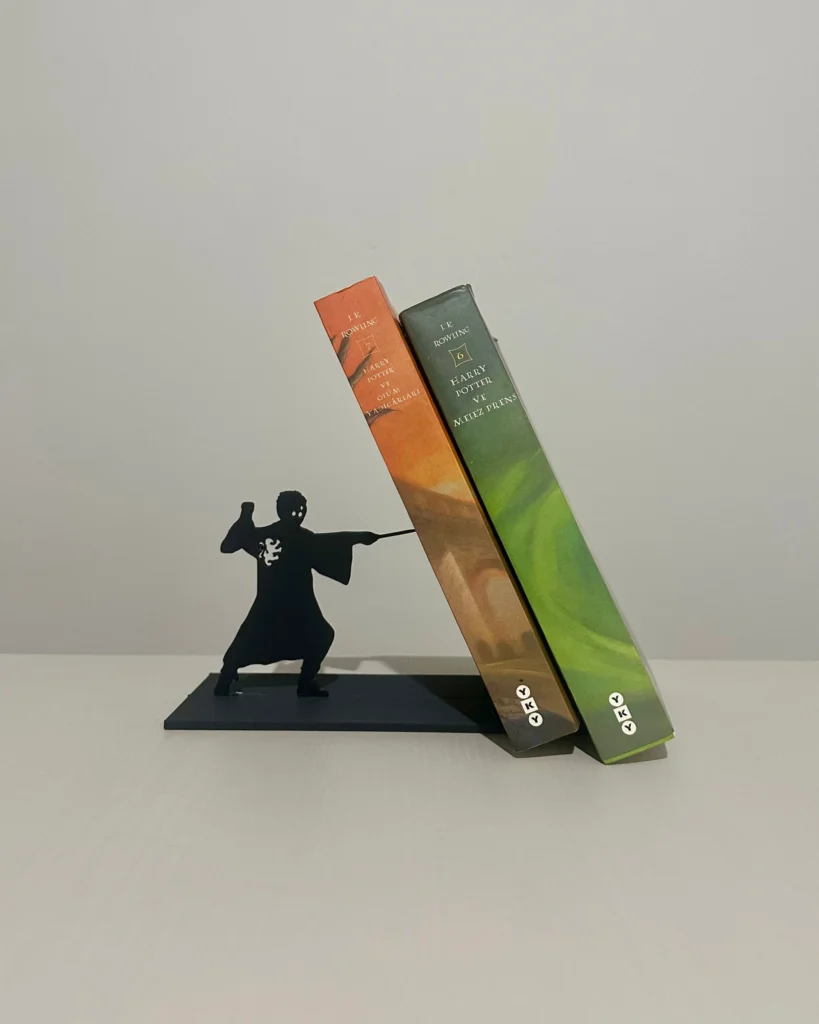 Büyücü Silueti Kitap Desteği görsel 2