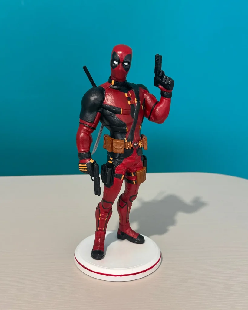 El Boyaması Deadpool Tarzı Koleksiyon Figürü görsel 2