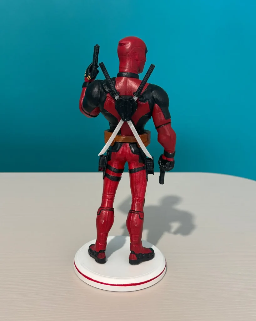 El Boyaması Deadpool Tarzı Koleksiyon Figürü görsel 4