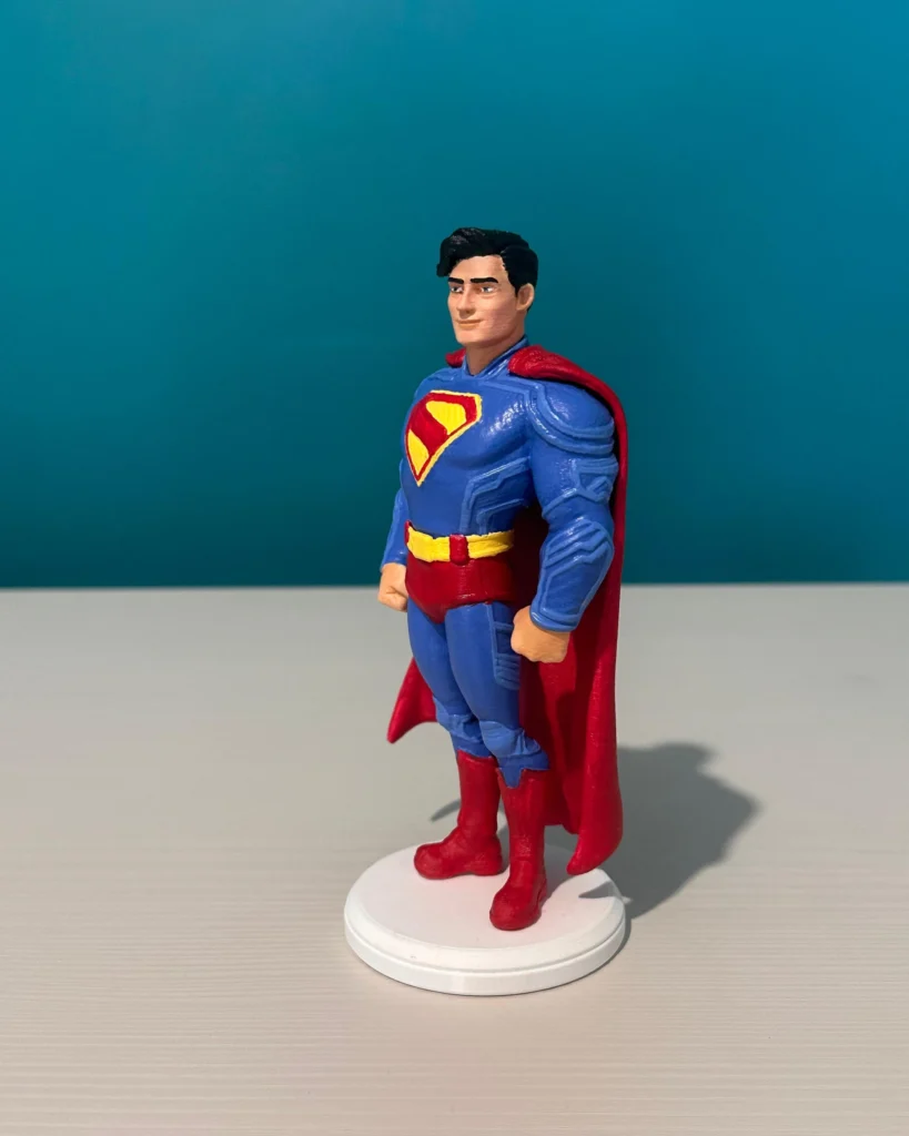 El Boyaması Superman Koleksiyon Figürü görsel 2