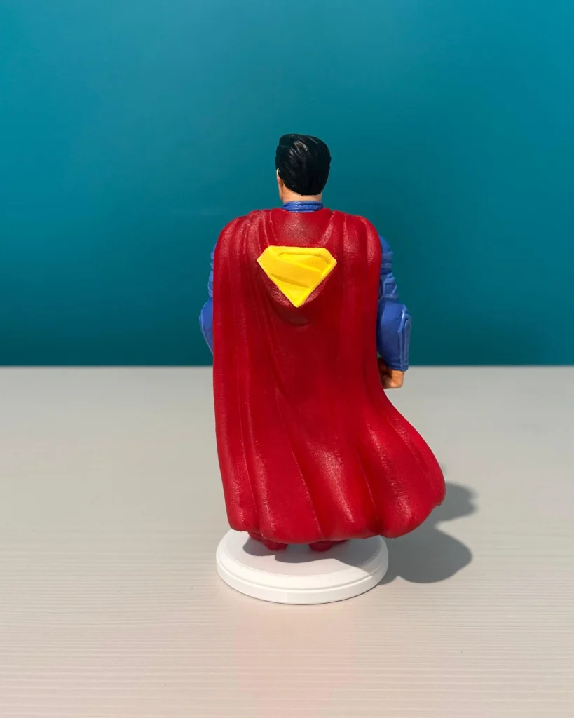 El Boyaması Superman Koleksiyon Figürü görsel 3