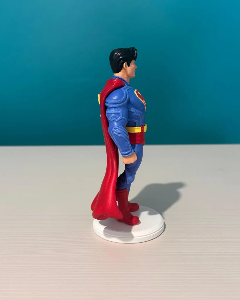 El Boyaması Superman Koleksiyon Figürü görsel 4