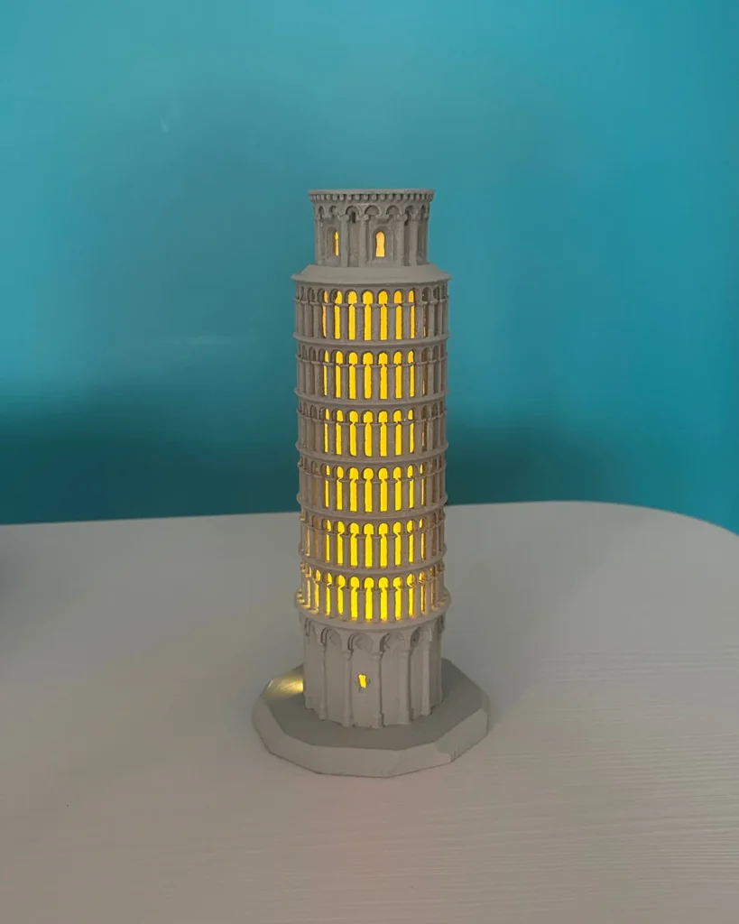 Beton Dokulu Pisa Kulesi LED Masa Lambası – Premium Koleksiyon (25 cm) görsel 3
