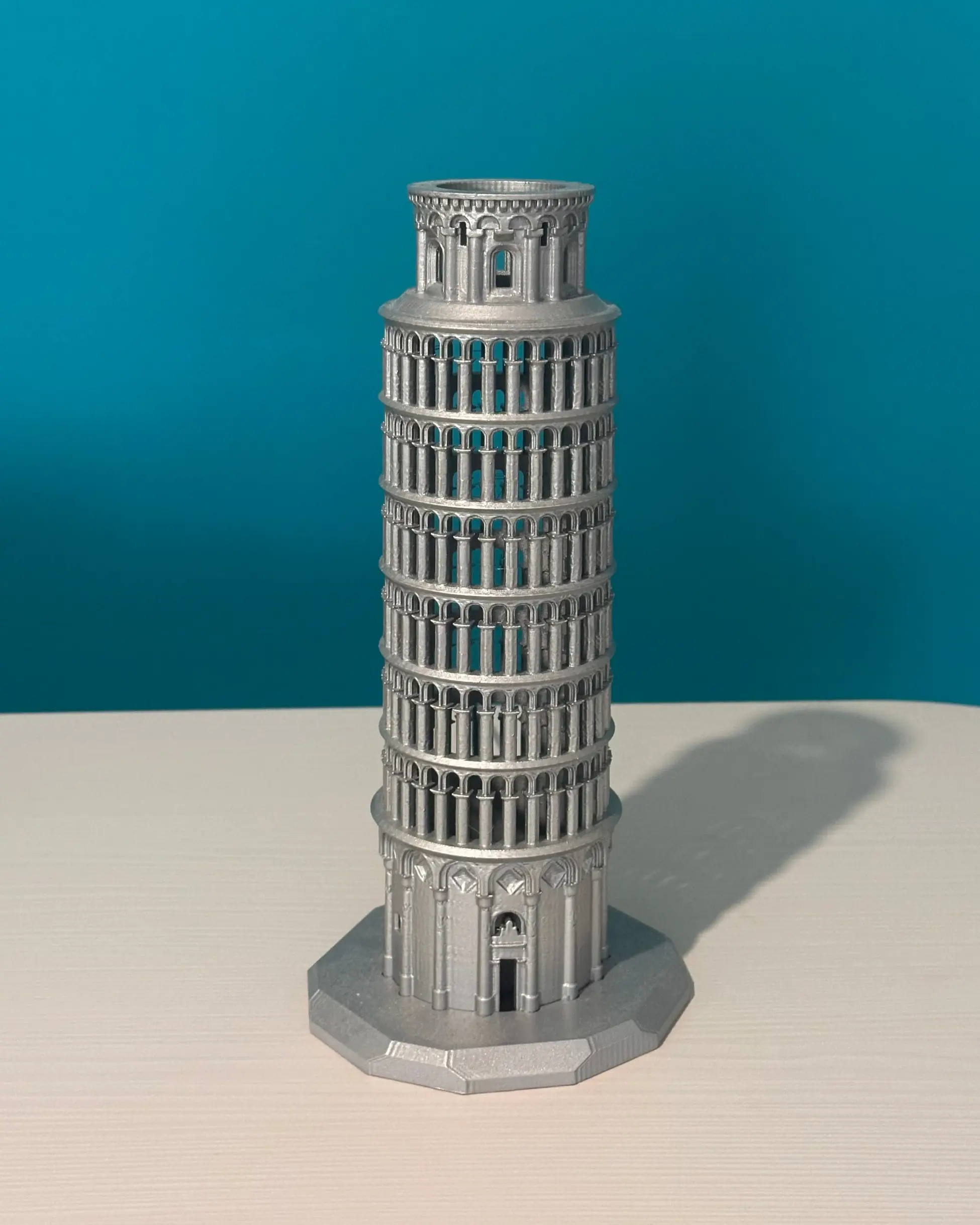 Pisa Kulesi Dekoratif LED Masa Lambası – Premium Gri